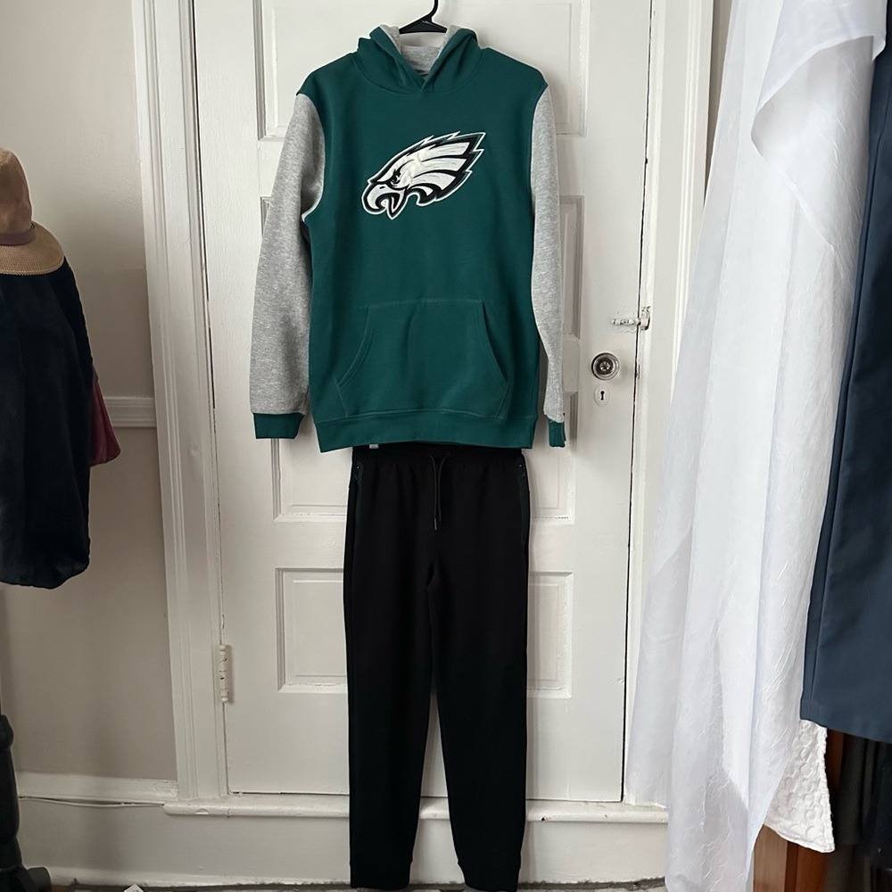 NFL Team Apparel Green Philadelphia Eagles Hoodie & Old Navy Black Jogger Pants - Picture 17 of 17